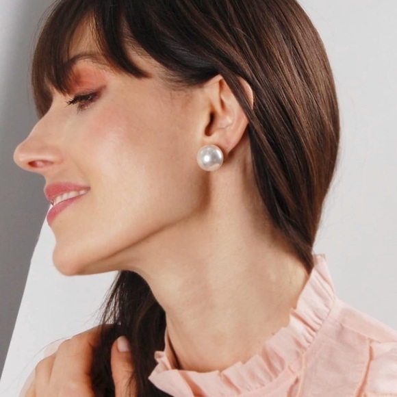 Grace Nina Classic Simulated Pearl Studs Lustrous Round Post Earrings - Picture 3 of 8